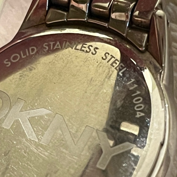 ❤️SOLD❤️ DKNY mother of Pearl watch - Picture 4 of 4